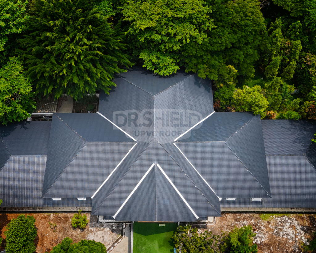 Pemasangan atap UPVC DR.SHIELD RF 960 Tile ASA Black Olive pada bangunan BAPPERIDA Bandung.