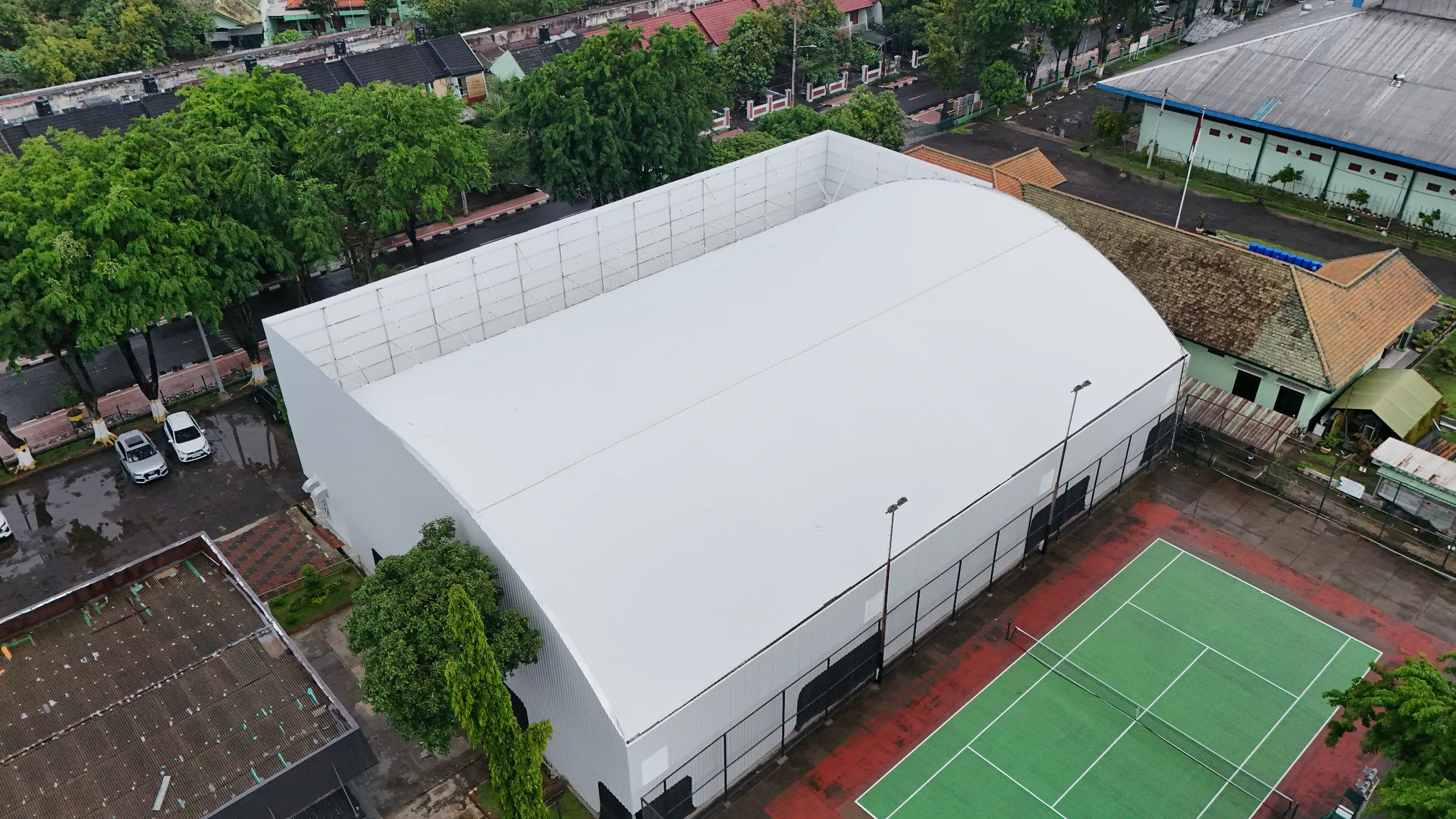 Atap Gedung Olahraga & Padel: Mengapa Pilih UPVC?