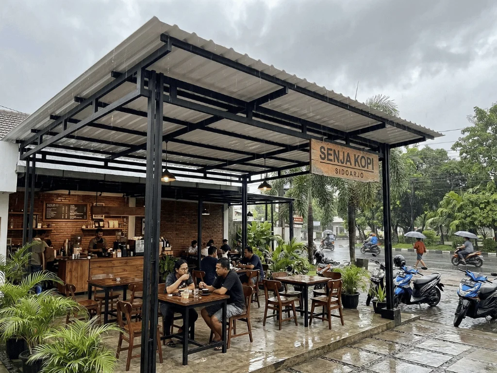 Aplikasi Atap UPVC pada Bangunan Cafe dan Warung Kopi
